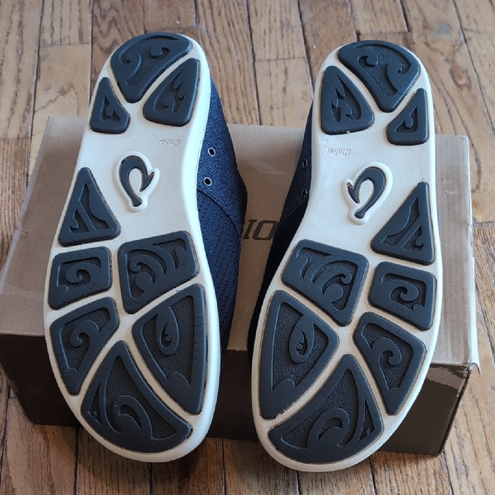OluKai Men's Black and Gray Sneakers - Picture 6 of 7